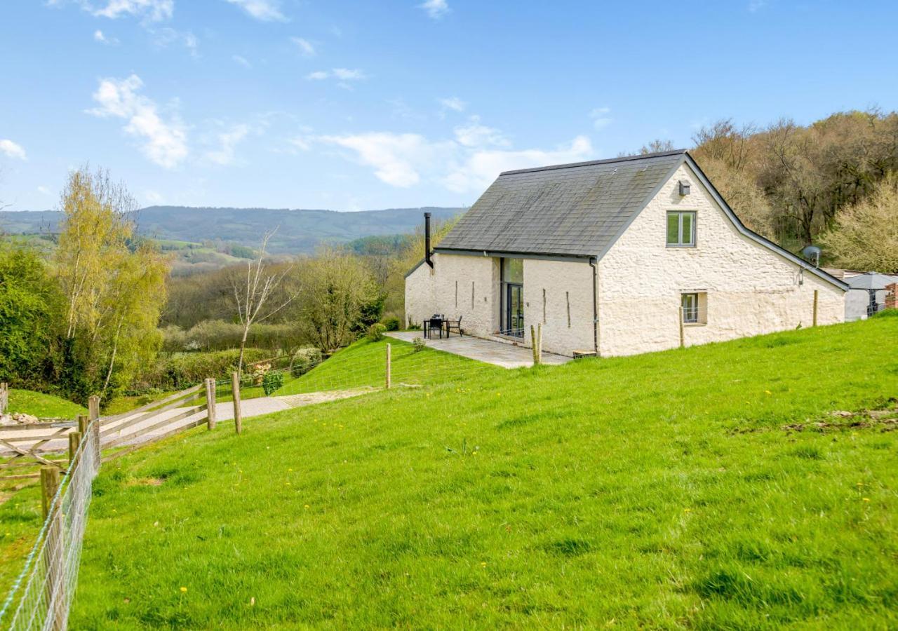 Апартаменты Usk Barn Llanbadoc Экстерьер фото