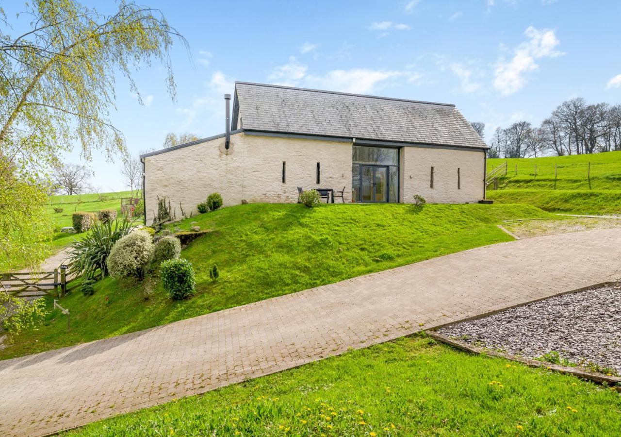 Апартаменты Usk Barn Llanbadoc Экстерьер фото