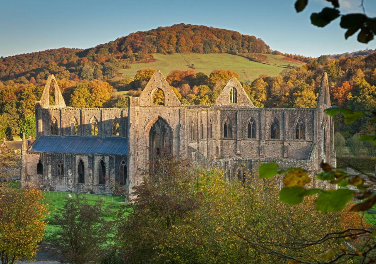 Апартаменты Usk Barn Llanbadoc Экстерьер фото